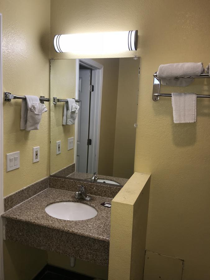 Colony Inn Motel ベルフラワー エクステリア 写真